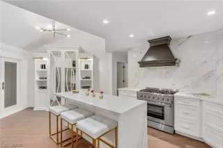 Photo #6: 2156543 Listing 