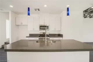 Photo #5: 2156552 Listing