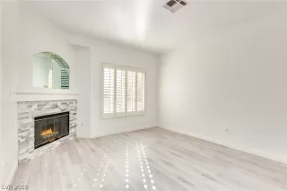 Photo #5: 2156599 Listing
