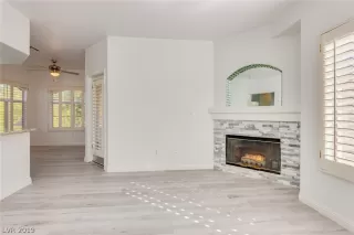 Photo #6: 2156599 Listing