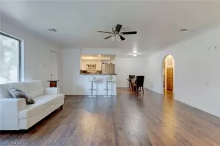 Photo #4: 2156629 Listing 