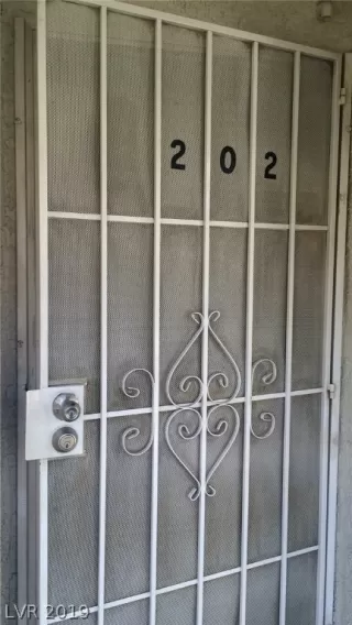 Photo #6: 2156631 Listing