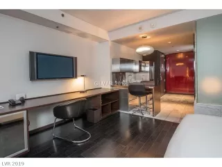 Photo #4: 2156701 Listing