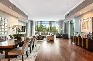 Photo #1: 2156702 Listing