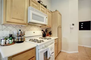 Photo #4: 2156710 Listing 