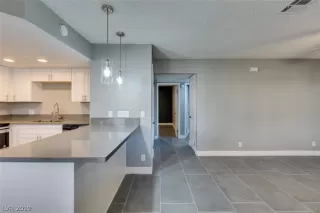 Photo #5: 2156755 Listing