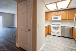 Photo #2: 2156817 Listing