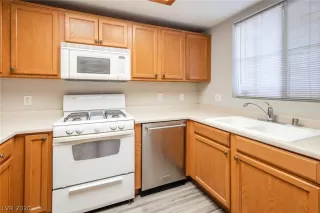 Photo #5: 2156817 Listing