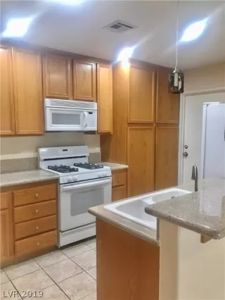 Photo #6: 2156855 Listing