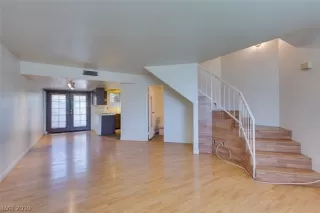 Photo #1: 2156861 Listing 