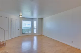 Photo #4: 2156861 Listing 