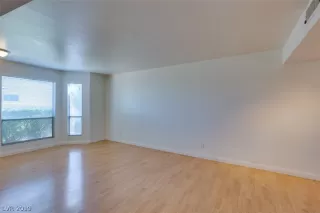 Photo #5: 2156861 Listing 