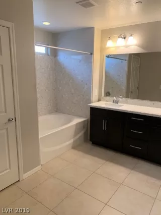 Photo #5: 2156885 Listing 