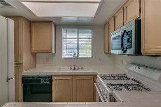 Photo #1: 2156893 Listing 