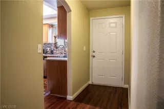 Photo #5: 2156946 Listing