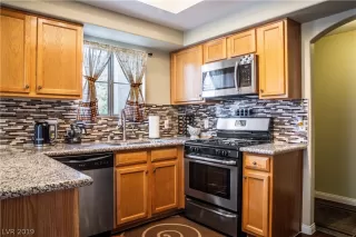 Photo #6: 2156946 Listing