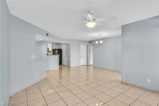 Photo #5: 2156971 Listing