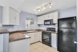 Photo #6: 2156971 Listing