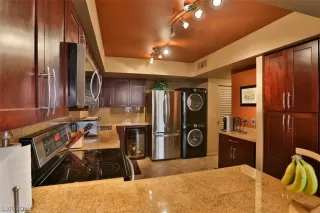 Photo #5: 2157002 Listing 