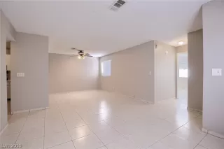 Photo #5: 2157067 Listing