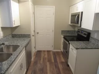 Photo #6: 2157276 Listing