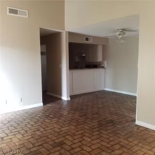 Photo #4: 2157326 Listing