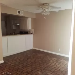 Photo #5: 2157326 Listing