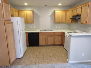 Photo #4: 2157327 Listing