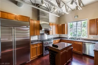 Photo #5: 2157367 Listing 