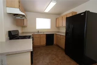 Photo #5: 2157379 Listing