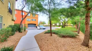 Photo #5: 2157447 Listing