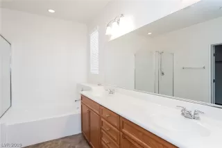 Photo #3: 2157636 Listing