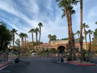 Photo #4: 2157869 Listing