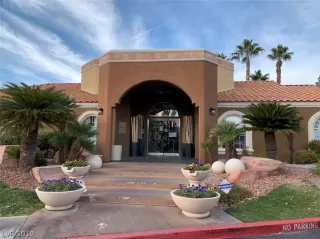 Photo #5: 2157869 Listing