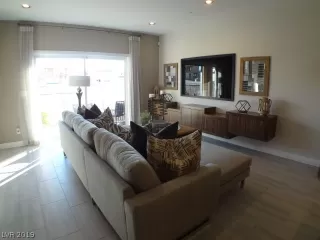 Photo #4: 2157969 Listing