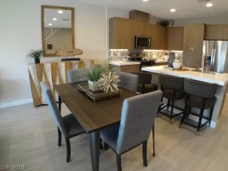 Photo #5: 2157969 Listing