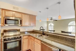 Photo #5: 2158027 Listing 