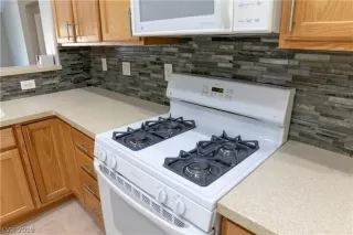 Photo #6: 2158039 Listing