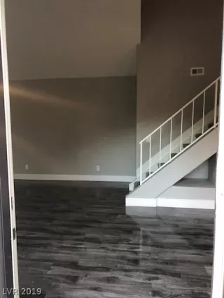 Photo #5: 2158041 Listing 