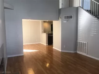 Photo #2: 2158281 Listing 