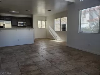 Photo #5: 2158362 Listing