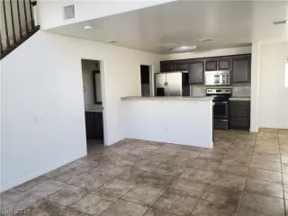 Photo #6: 2158362 Listing