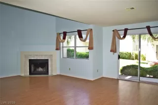 Photo #3: 2158393 Listing