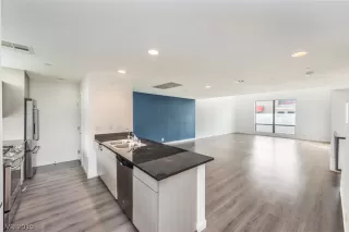 Photo #4: 2158526 Listing 