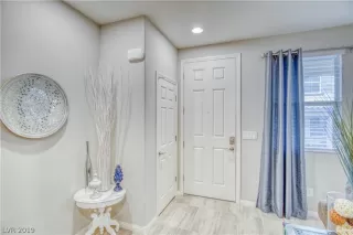 Photo #4: 2158681 Listing