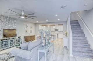 Photo #5: 2158681 Listing