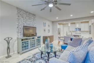 Photo #6: 2158681 Listing