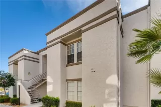 Photo #2: 2158699 Listing