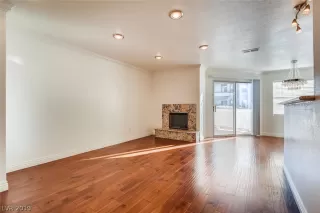 Photo #5: 2158699 Listing