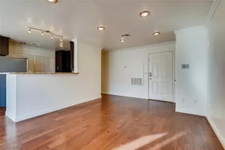 Photo #6: 2158699 Listing